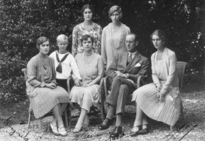 Portrait : Margarita, Theodora, Cecilia Et Sophie De Grèce – Noblesse ...