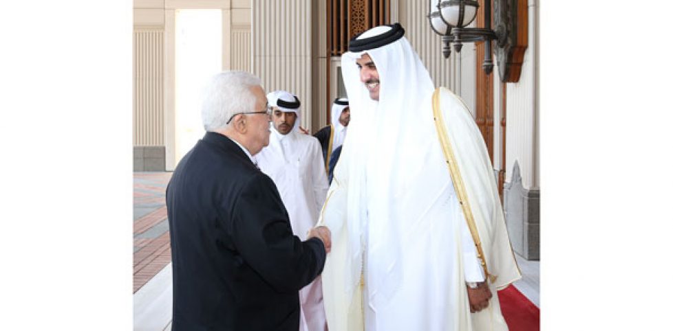 L’émir du Qatar reçoit le président Abbas