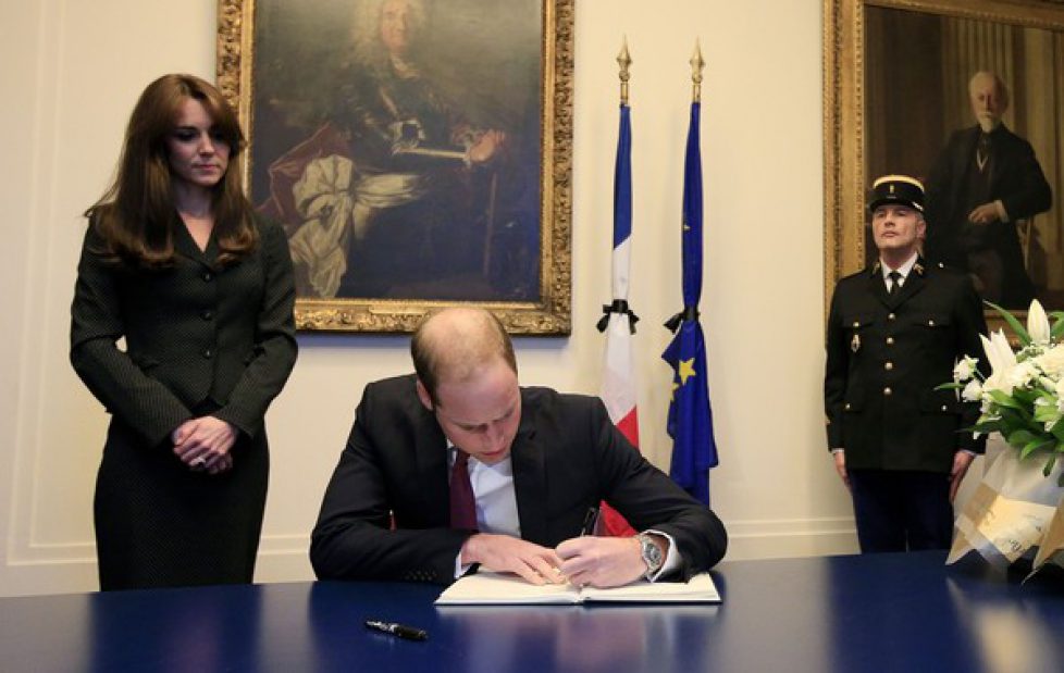 Duke+Duchess+Cambridge+Sign+Book+Condolences+iq9zOcxD-94l