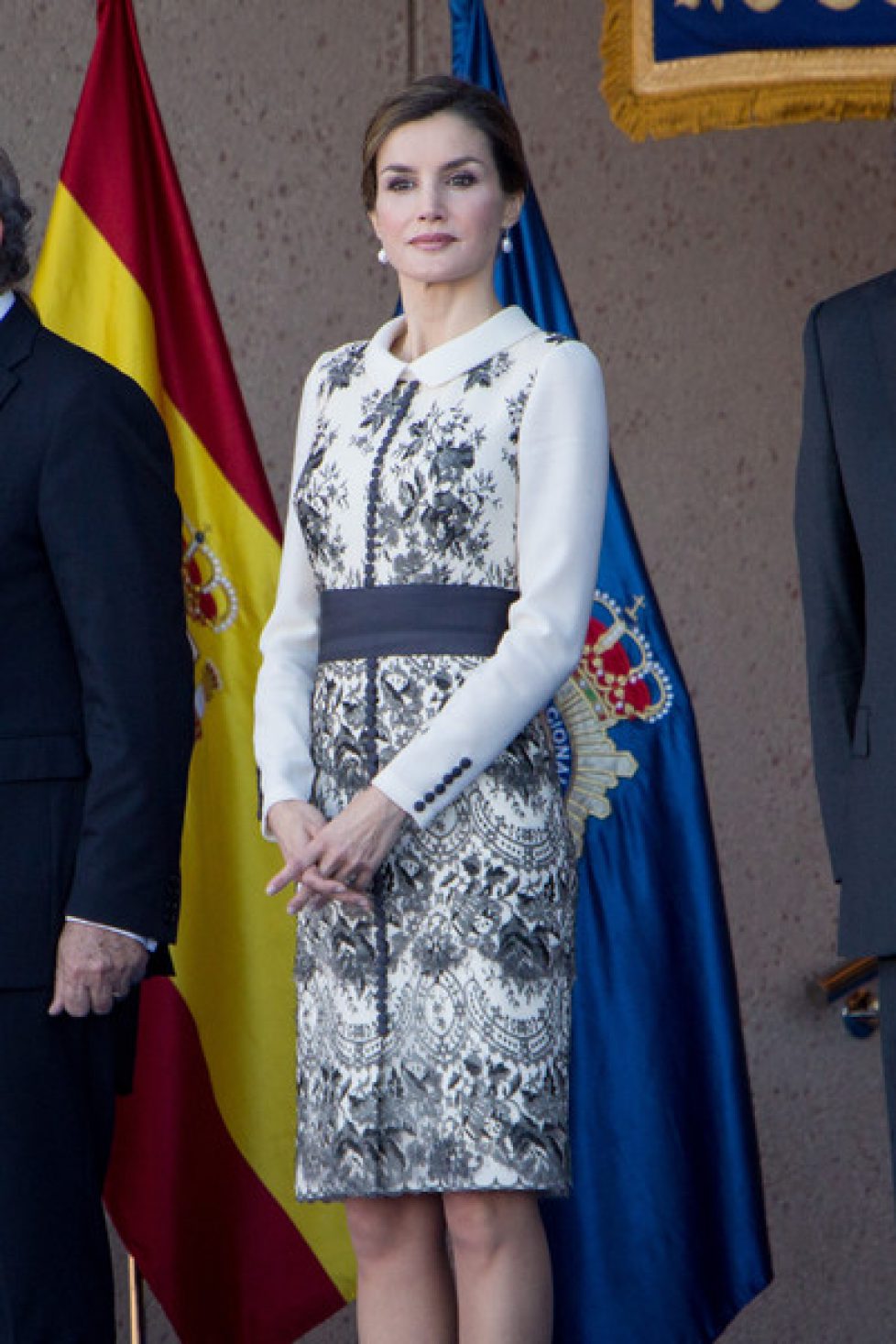 Queen+Letizia+Spain+Delivers+Spanish+Flag+2b-sNxUxqcal