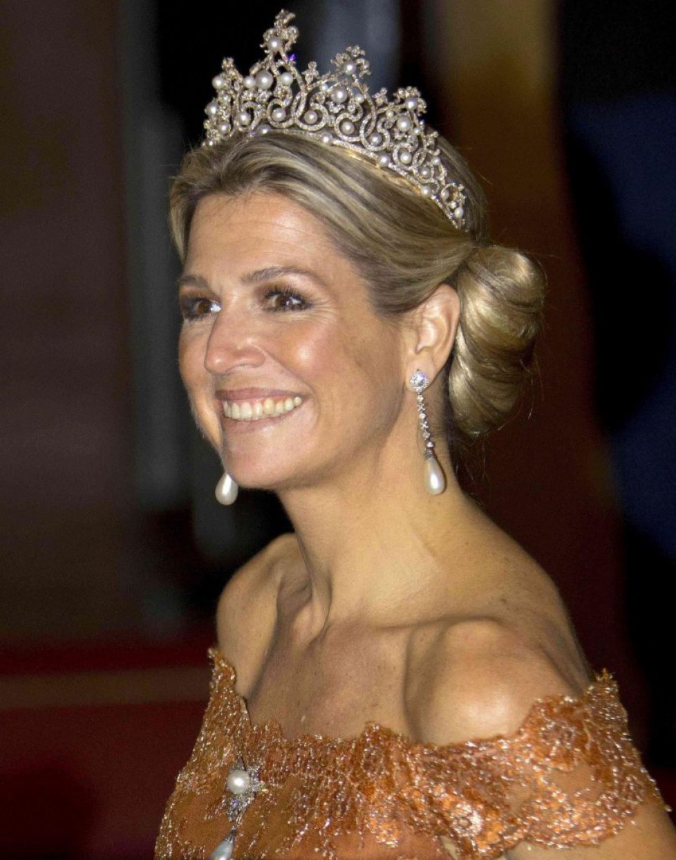 fashion-2015-06-queen-maxima-pearl-diamond-crown-tiara-main