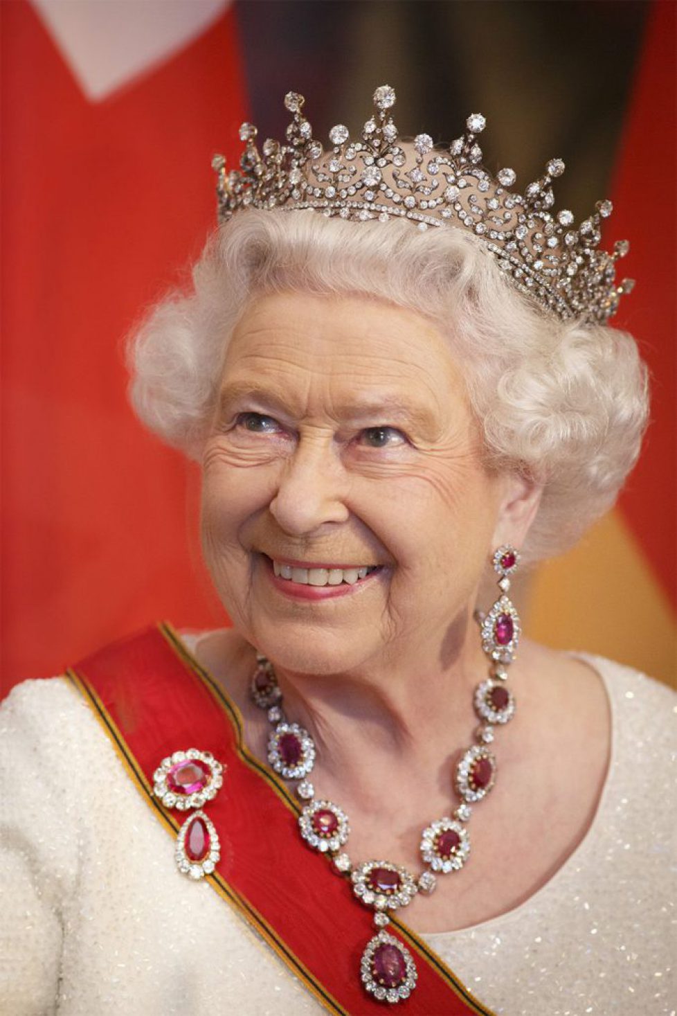 hbz-royal-hair-2015-queen-elizabeth-gettyimages-478375348-1500305808