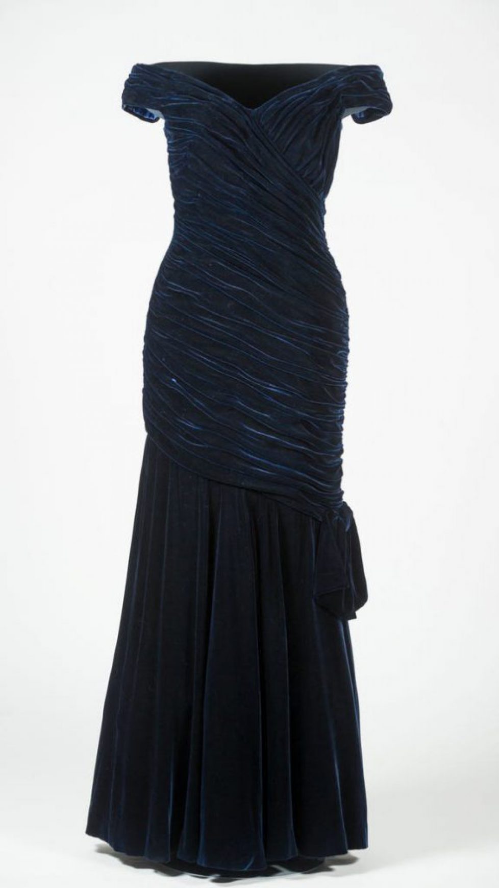 636148230079645318--Travolta-dress---Ink-blue-velvet-Victor-Edelstein