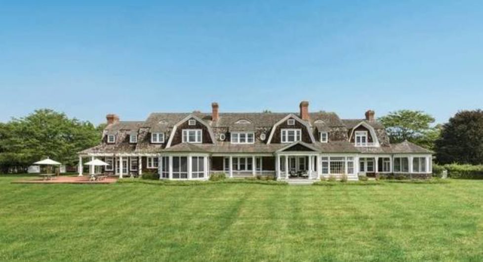 fachada-frontal-de-la-nueva-casa-de-marie-chantal-y-pablo-de-grecia-en-los-hamptons-ny-state-mls