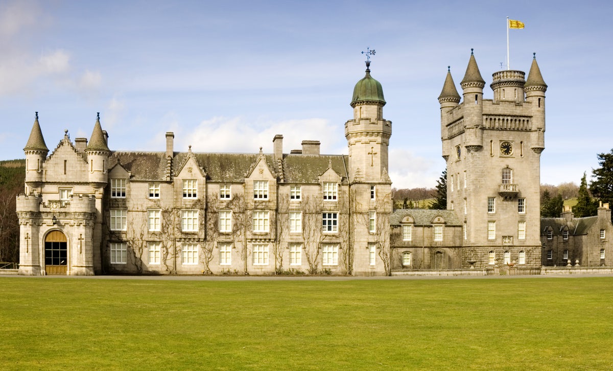 Elizabeth II Ira Bien à Balmoral – Noblesse & Royautés