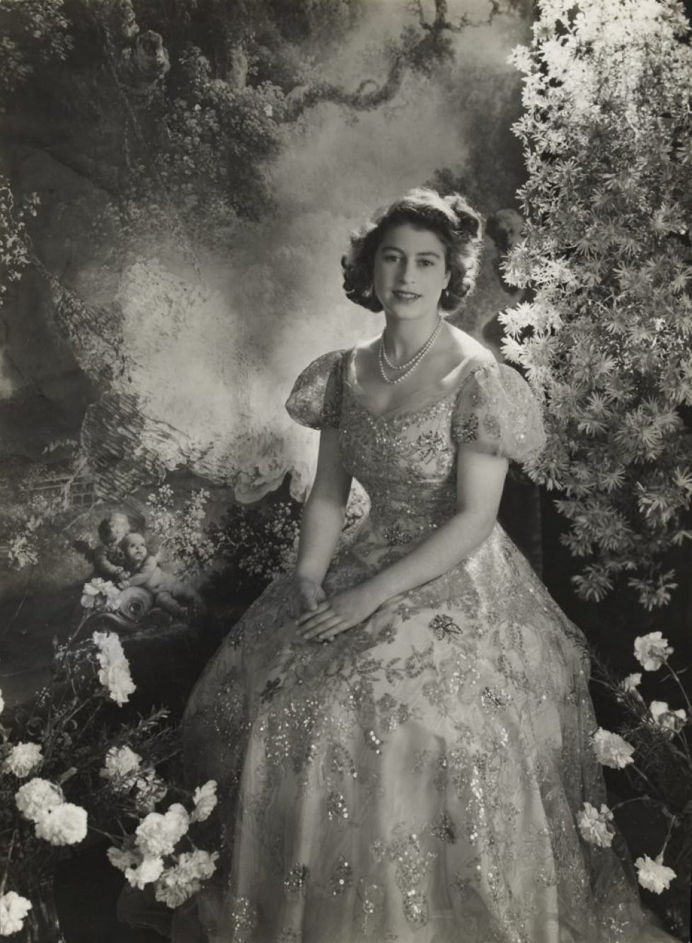 cecil_beaton_queen_march1945