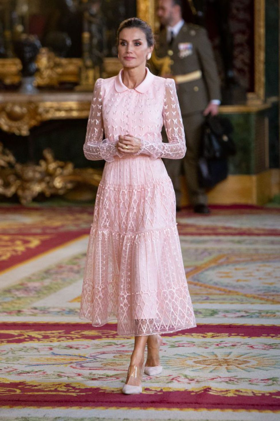 La reine Letizia dans une robe très courte : un look Barbie pour