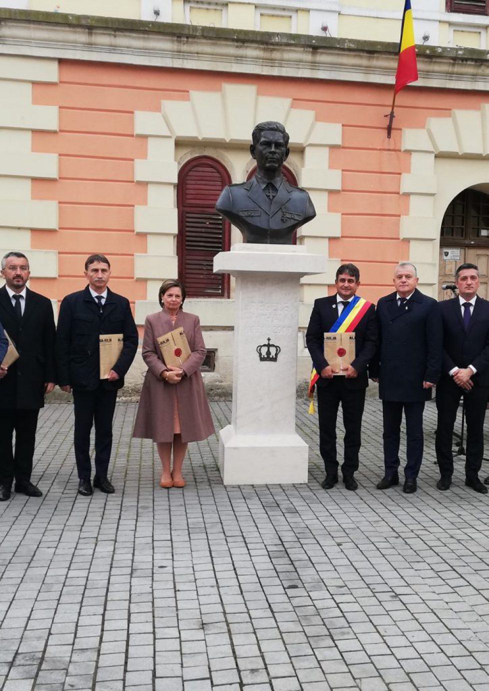 20211015-Principesa-Sofia-la-Alba-Iulia-Bust-Regele-Mihai-2