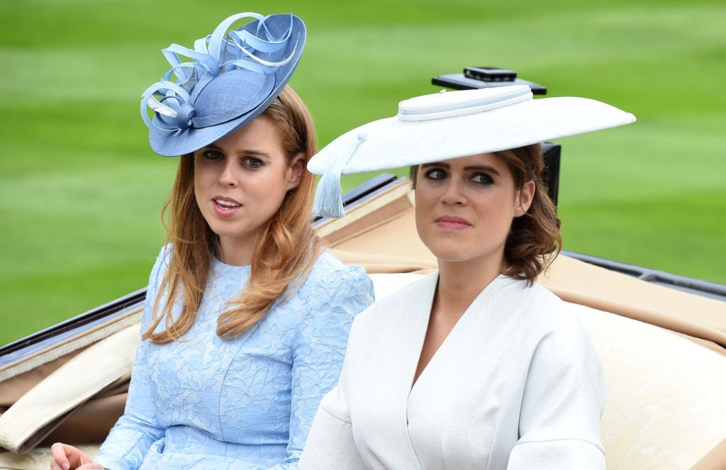 Beatrice et Eugenie d York clabouss es leur tour par un