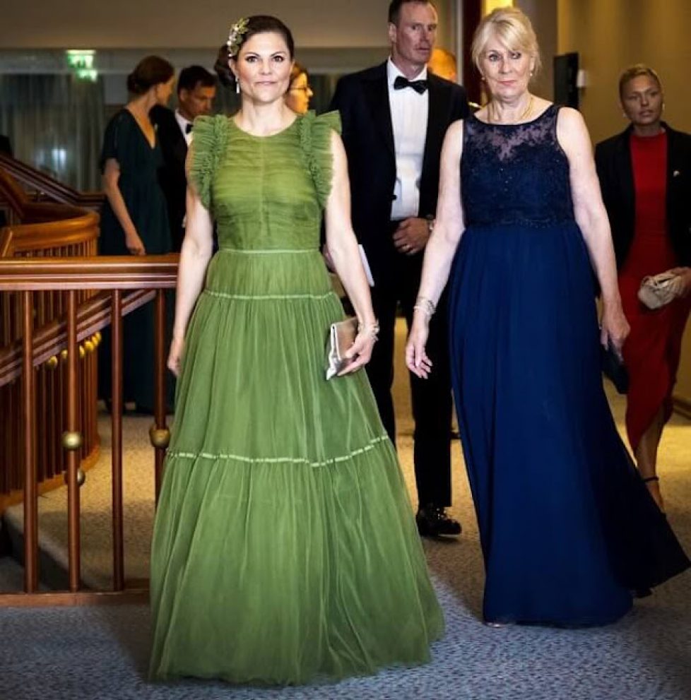 crown-princess-victoria-in-hm-green-dress-3