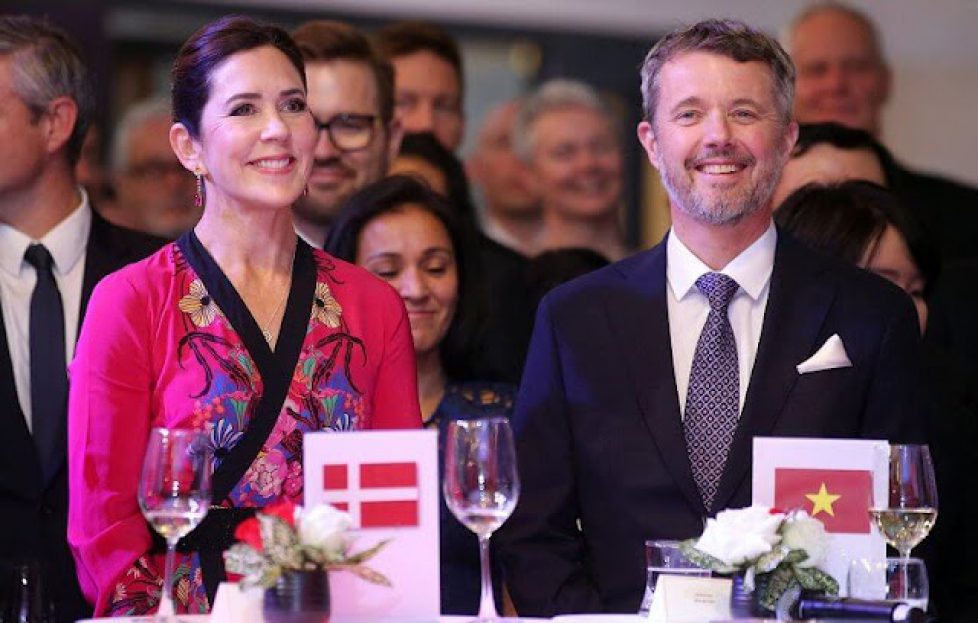 crown-princess-mary-in-etro-dress-3