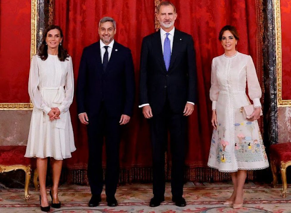 queen-letizia-and-silvana-lopez-moreira-12