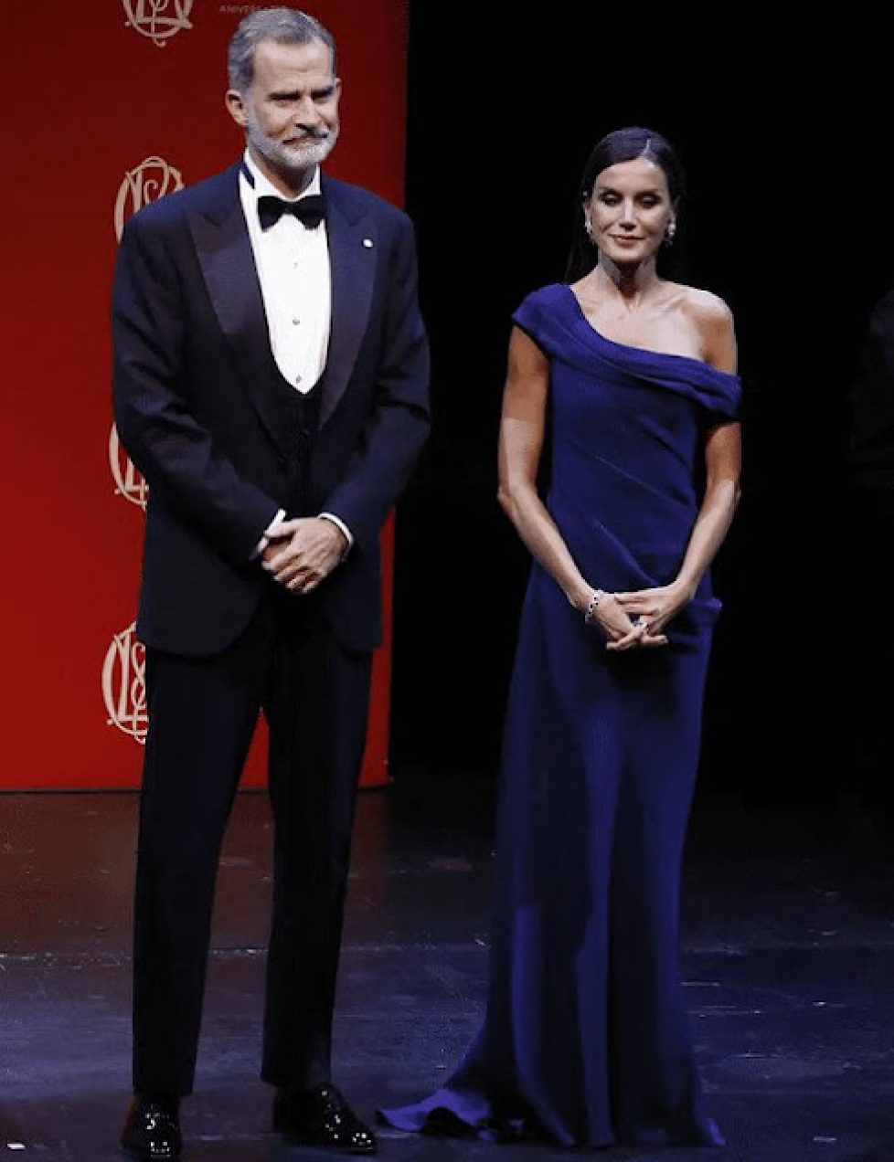 queen-letizia-in-carolina-herrera-blue-gown-7