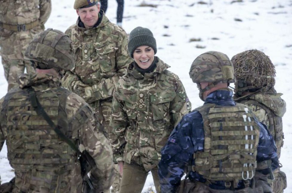 princesse-de-galles-premiere-fois-militaires-irish-guards-768x509