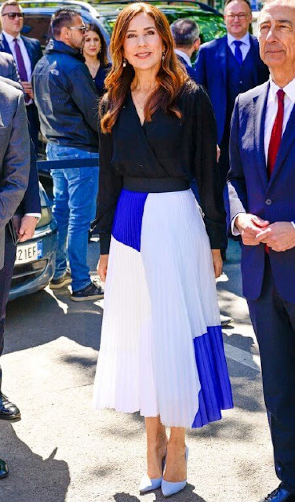 Crown-Princess-Mary-in-Designers Remix skirt-7