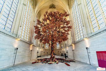 884605-arbre-de-vie-de-joana-vasconcelos-au-chateau-de-vincennes-a7c2496