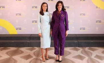 Queen-Letizia-in-Maria-Barragan-dress-1