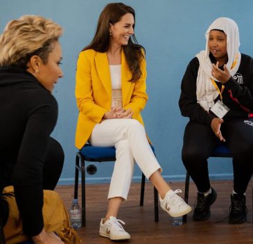 princess-of-wales-in-lk-bennett-yellow-blazer-3