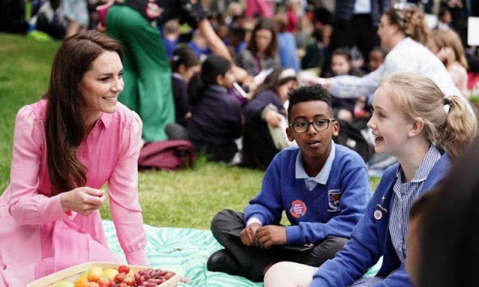 princess-of-wales-in-me-and-em-pink-shirt-dress-7