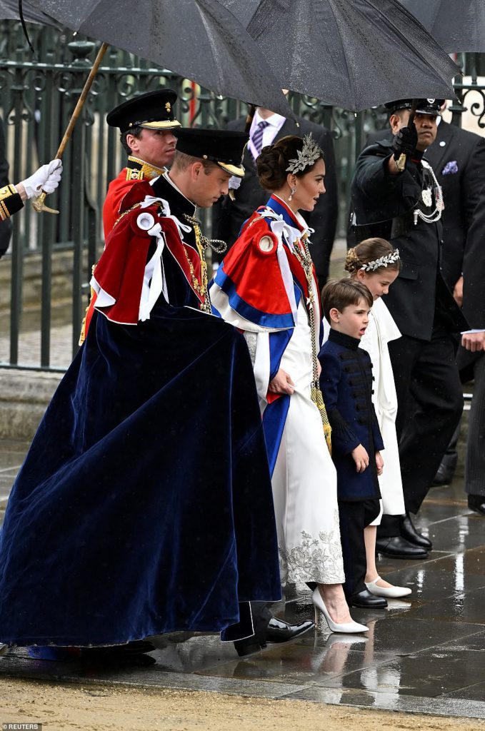 Le Prince Et La Princesse De Galles Au Couronnement Noblesse And Royautés 