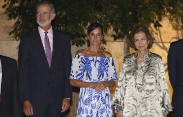 queen-letizia-in-desigual-dress-9