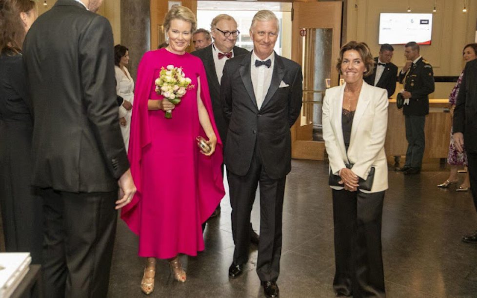 queen-mathilde-in-natan-fuchsia-dress-3