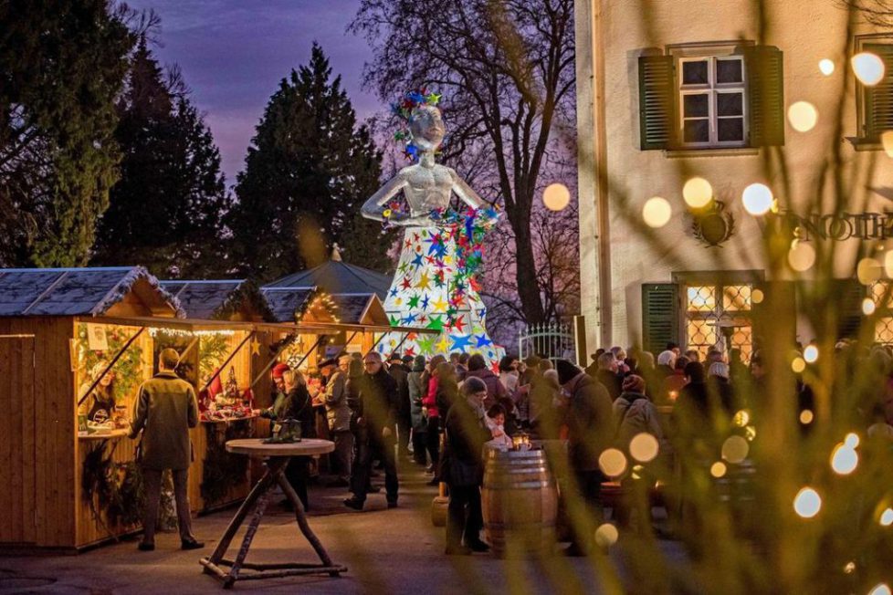 35957128-weihnachtsmarkt-im-schlosshof-friedrichshafen-2NbyJUEKeYBG (1)